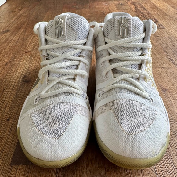 Nike Kyrie Irving 3 White/beige Sz 2Y - Picture 2 of 6